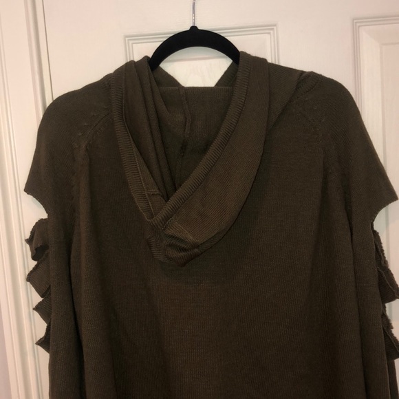 LF Distressed Sweater with hoodie - Picture 3 of 4